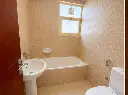 08_bathroom_bathtub.webp